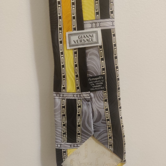 🇨🇦 Vintage authentic Gianni Versace silk tie - Picture 9 of 10
